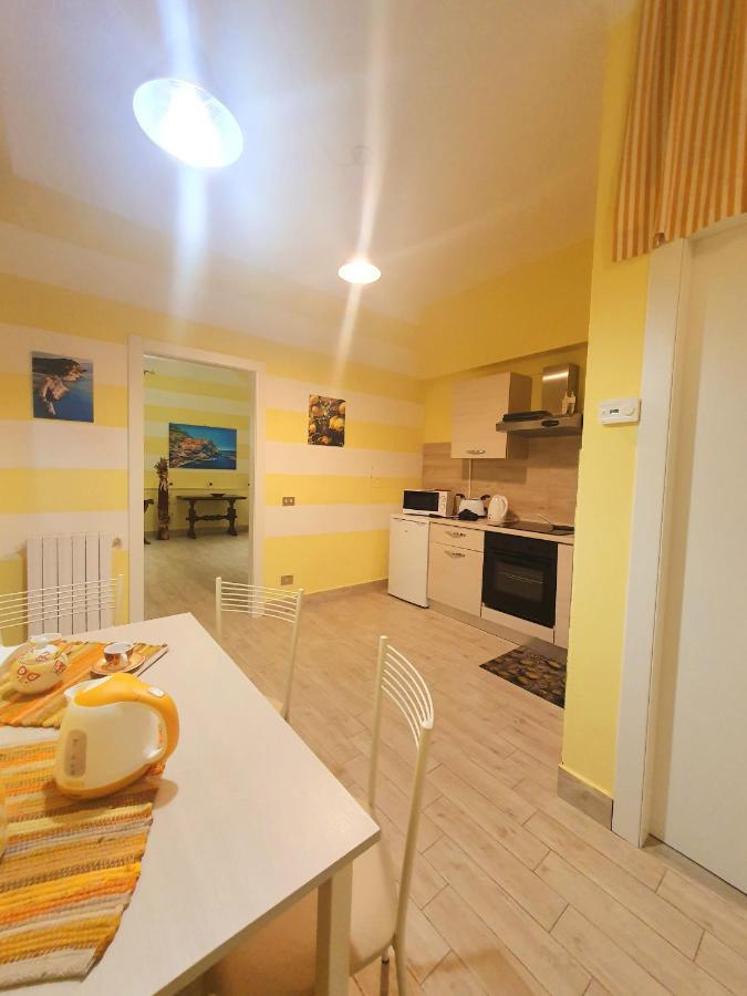 Tecla House Apartment *